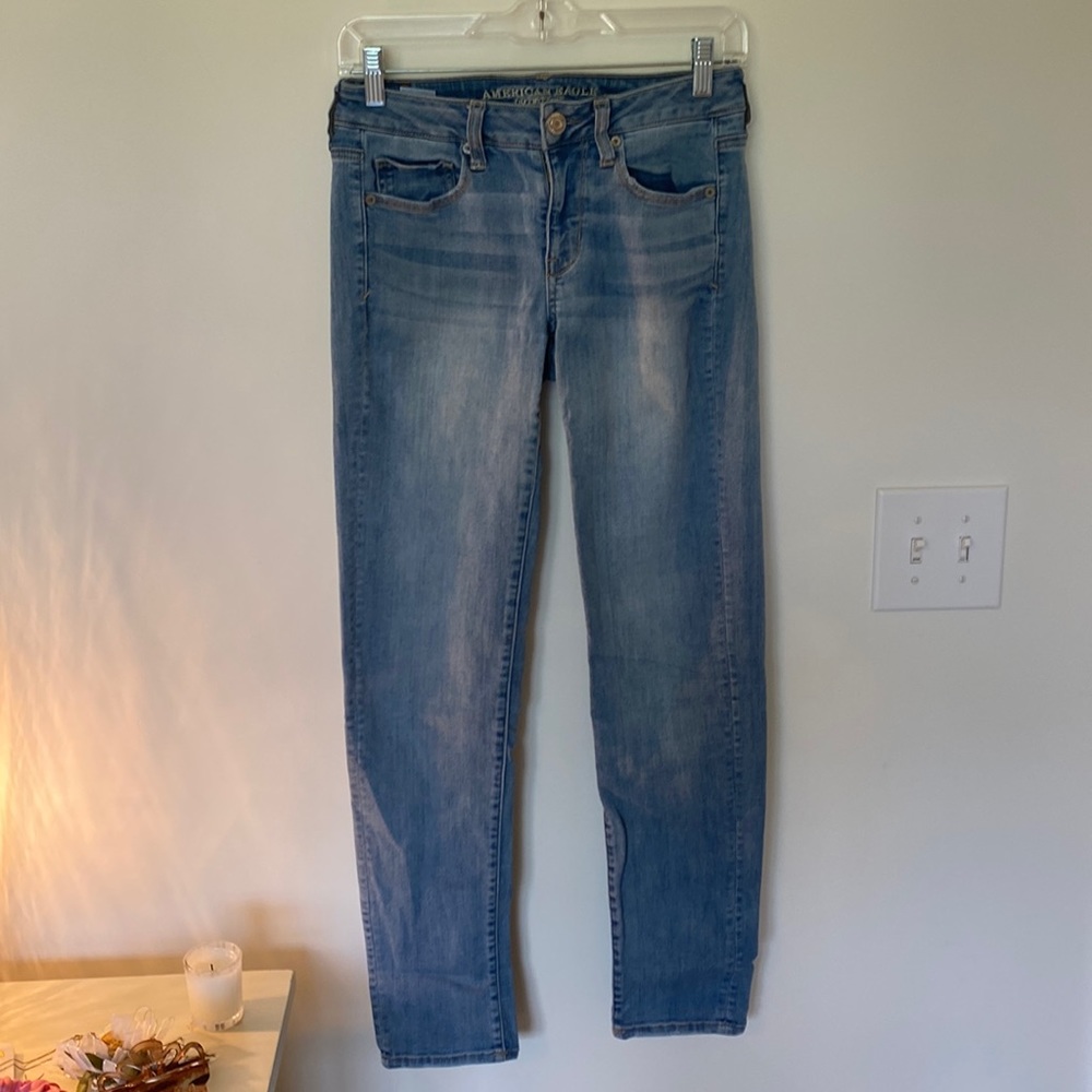 American Eagle Low Rise Straight Leg Jeans